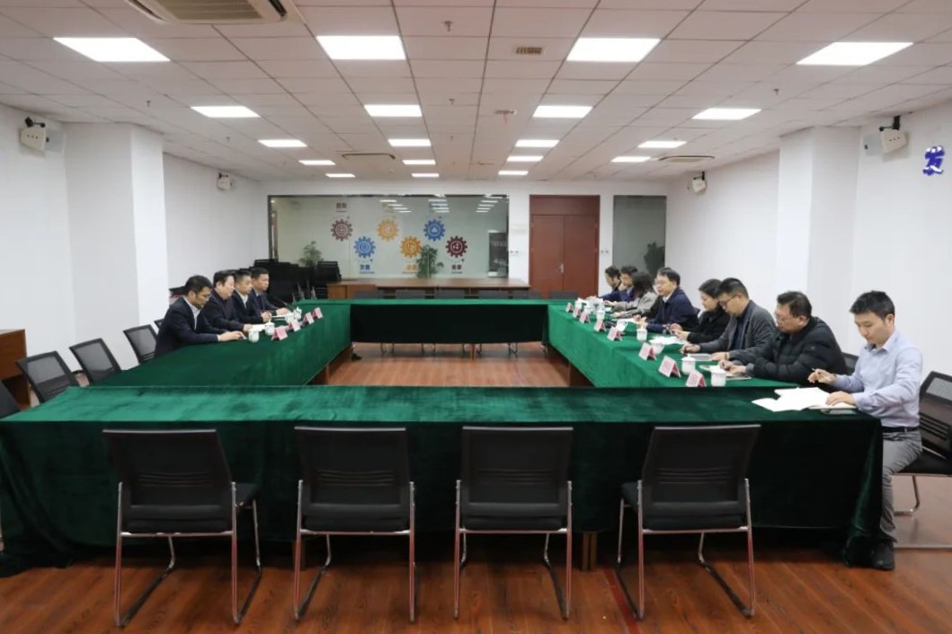 南京經(jīng)開(kāi)區(qū)領(lǐng)導(dǎo)蒞臨長(zhǎng)爐集團(tuán)參觀(guān)調(diào)研